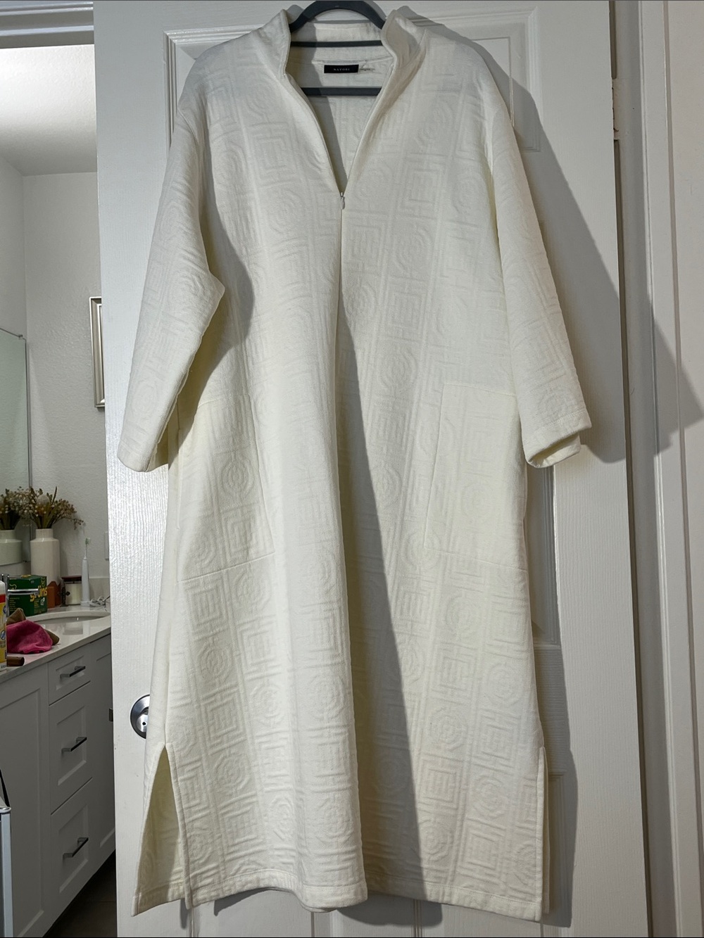 Natori Cream Long Zip-Front Textured Robe - Picture 3 of 14